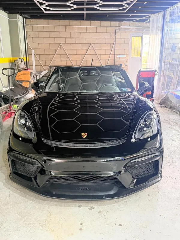Porsche 718 in the Garo Garage bay